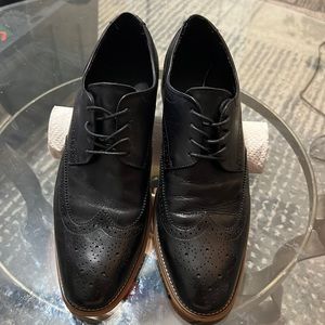 Stacy Adam’s black leather heeled dress shoe